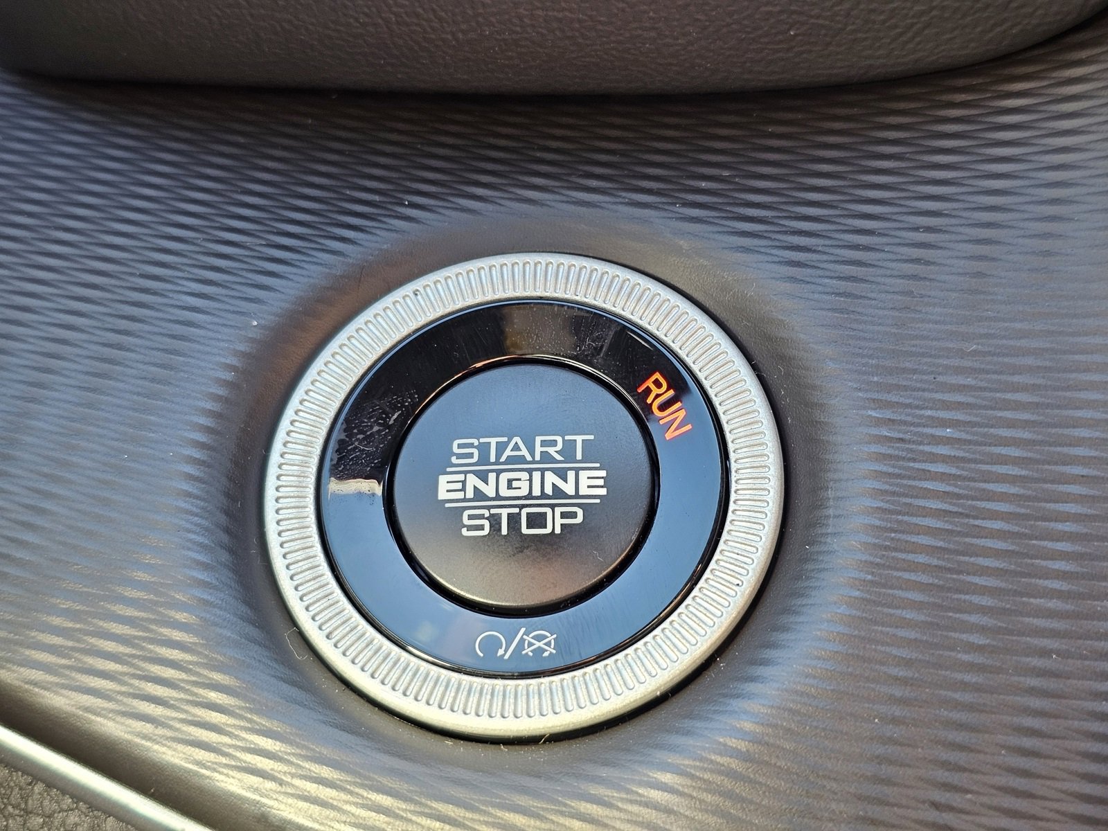 New 2025 Jeep Grand Cherokee L Laredo image 13