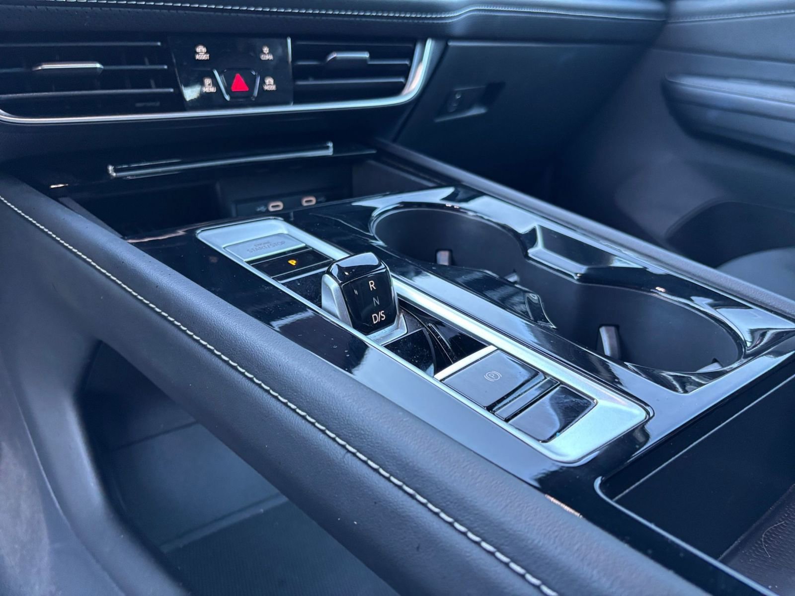 Used 2025 Volkswagen Atlas Cross Sport SE FWD image 43