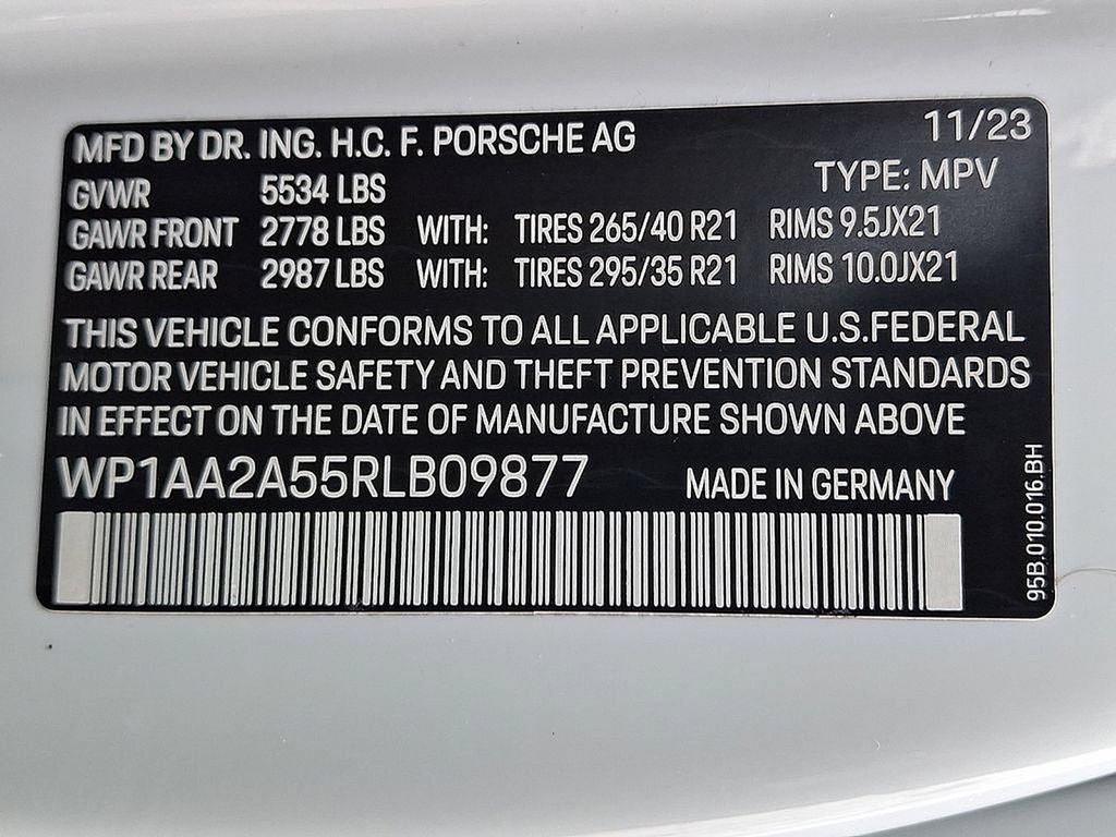Used 2024 Porsche Macan AWD/4WD image 28