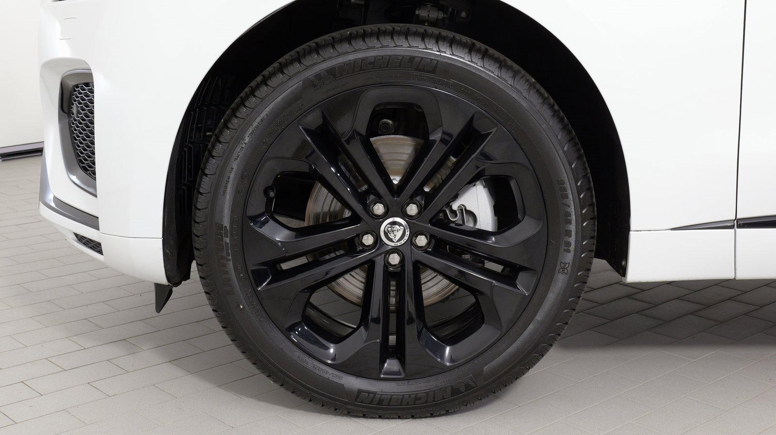 Used 2025 Jaguar F-PACE R-Dynamic S image 77