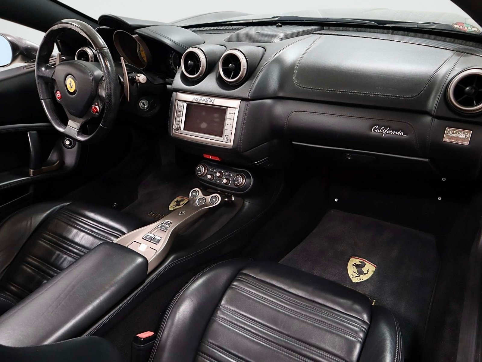 Used 2011 Ferrari California RWD image 14