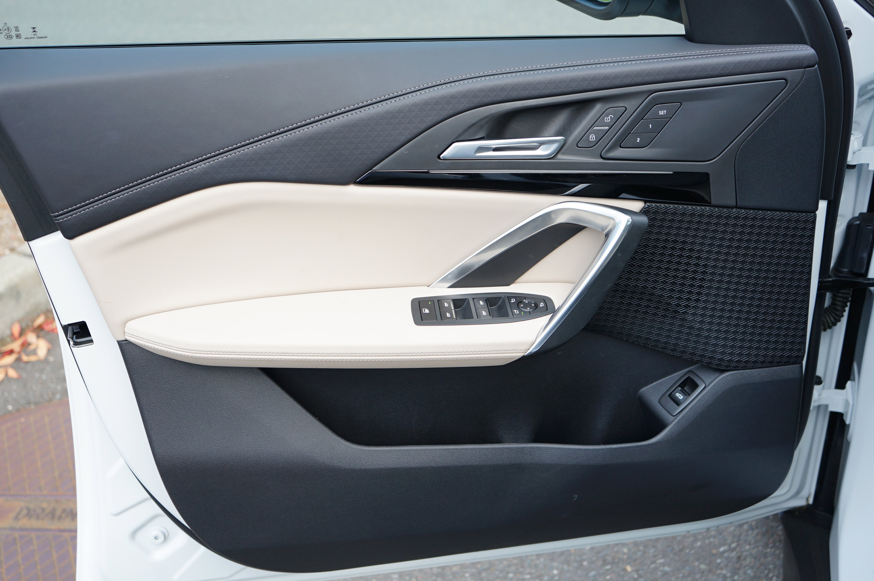 Used 2025 BMW X2 xDrive28i w/ Convenience Package image 19