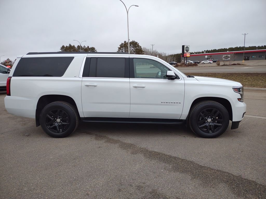 Used 2017 Chevrolet Suburban LT image 6