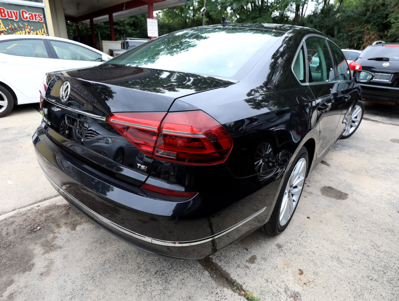 Used 2017 Volkswagen Passat 1.8T SEL Premium image 6