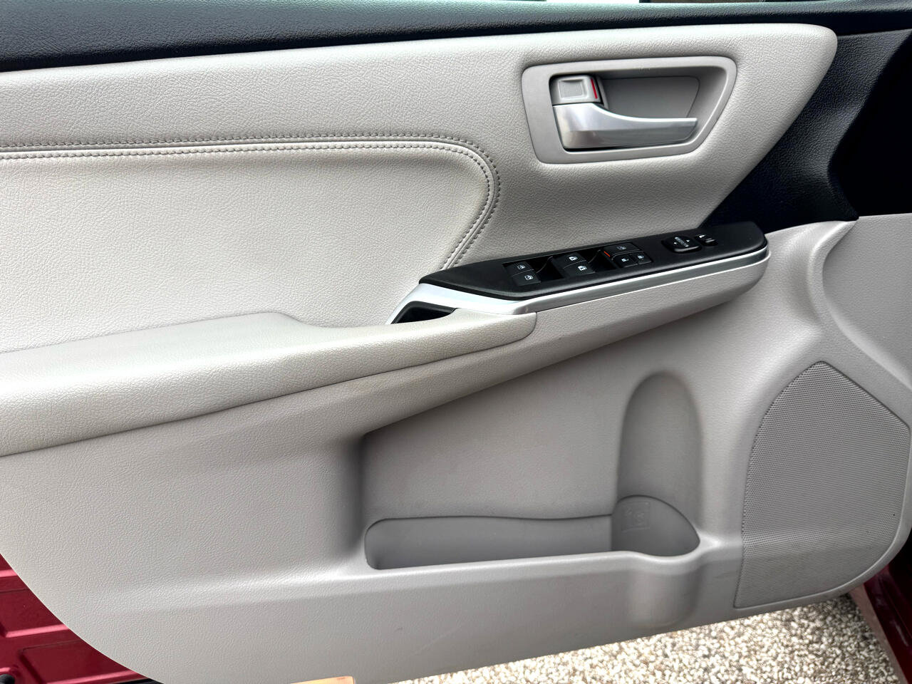 Used 2016 Toyota Camry XLE image 18