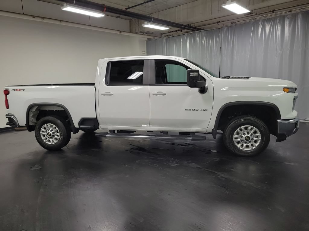 Used 2025 Chevrolet Silverado 2500 LT w/ Convenience Package AWD/4WD image 9