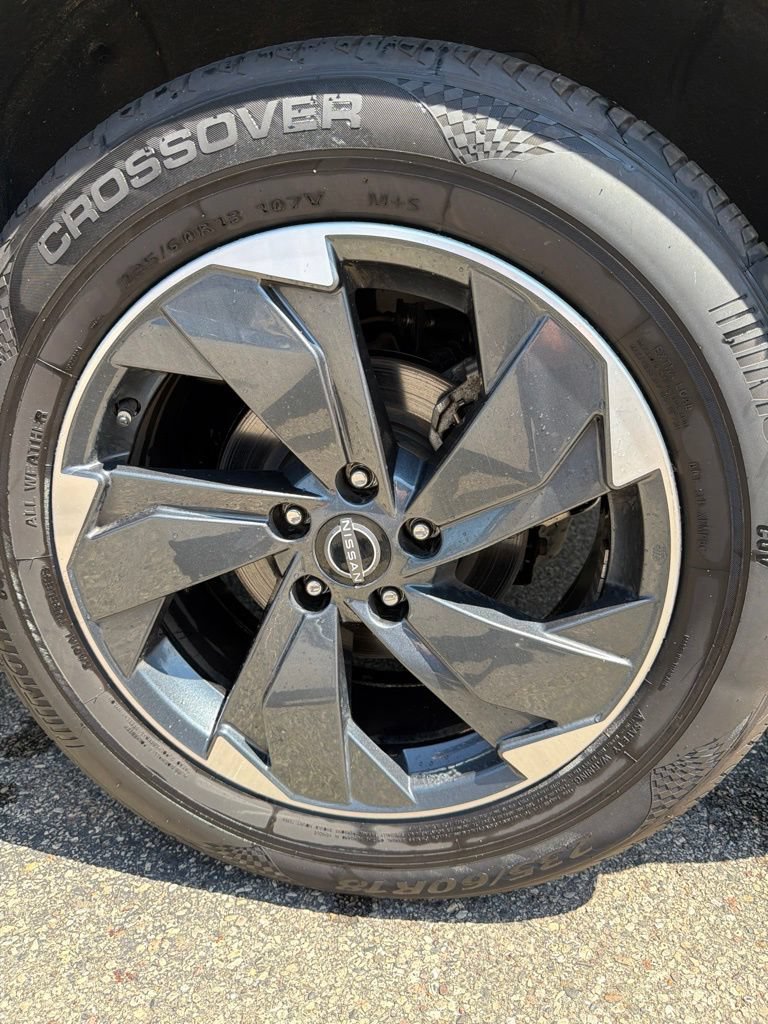 Used 2025 Nissan Rogue SV AWD/4WD image 12