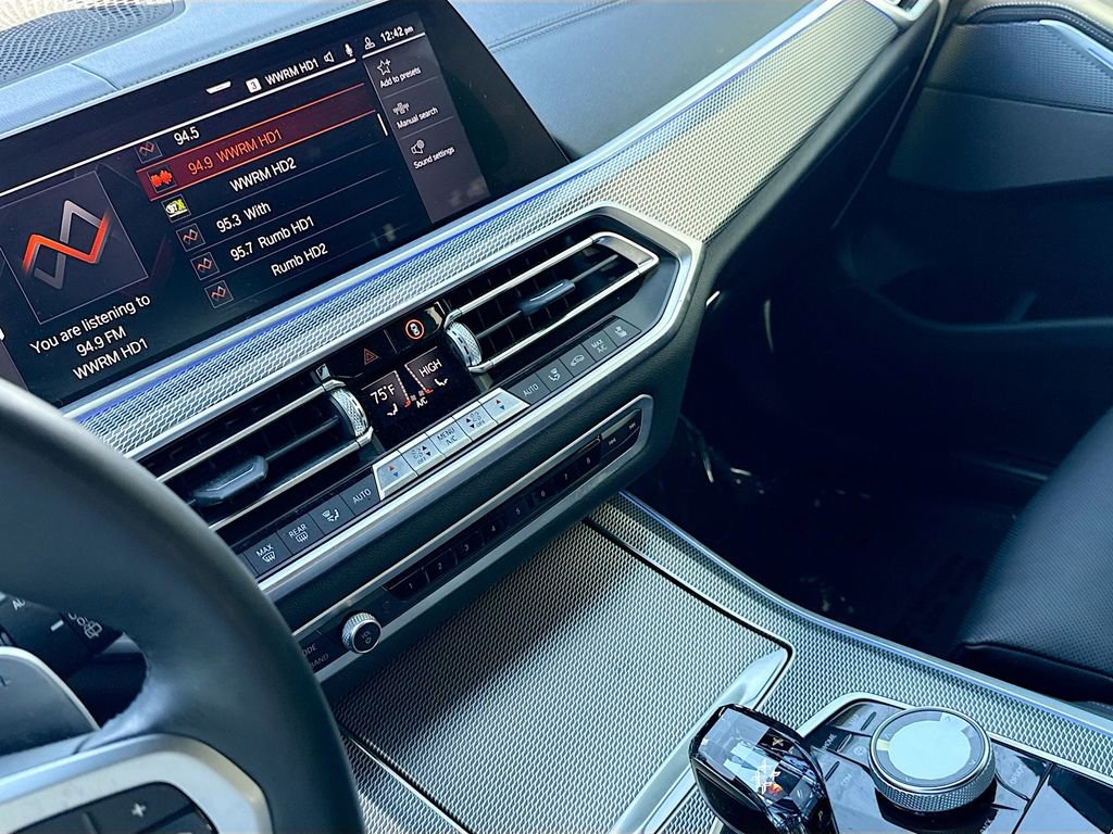 Used 2021 BMW X5 xDrive40i w/ M Sport Package image 29