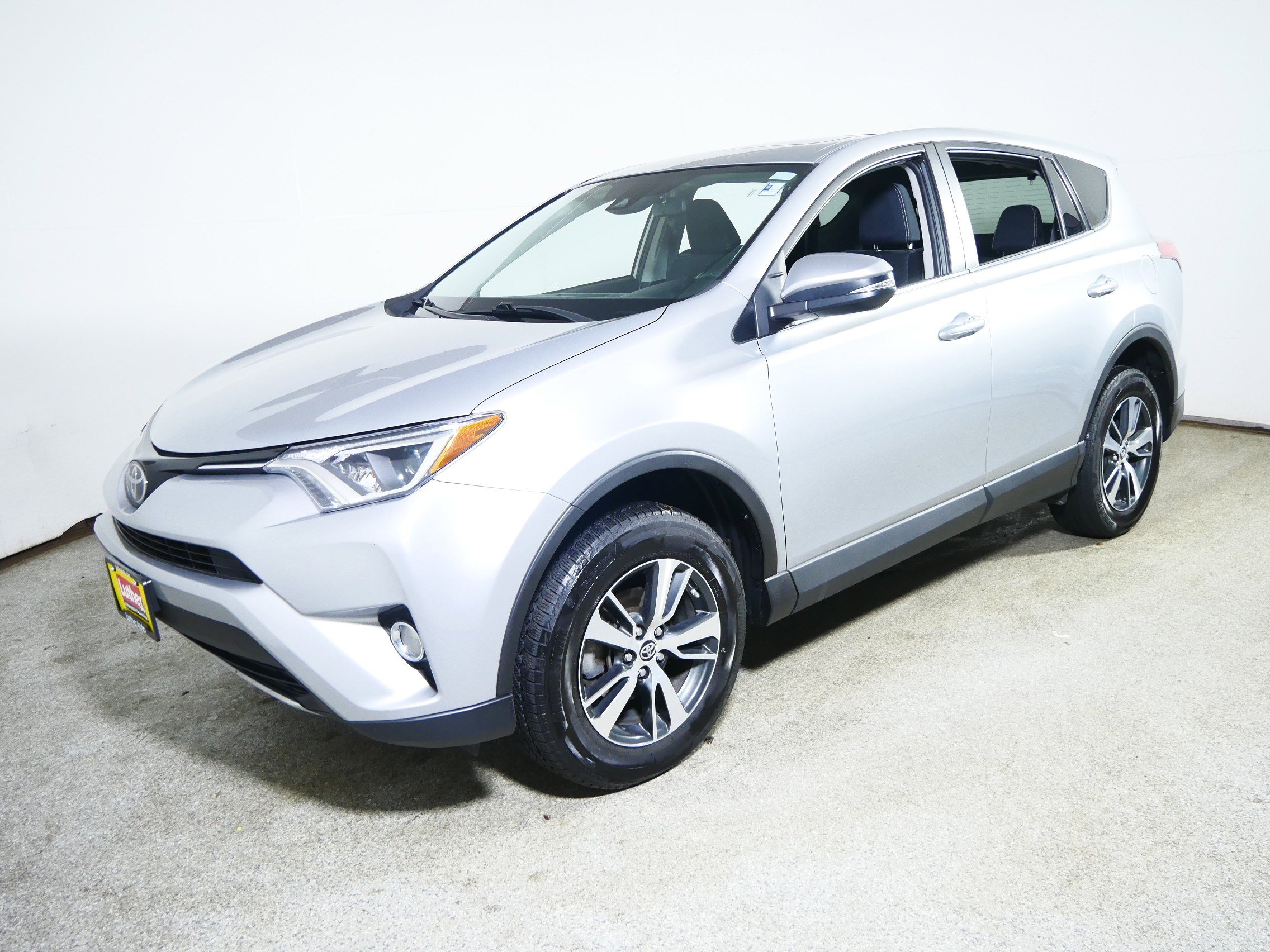 Used 2018 Toyota RAV4 XLE image 3