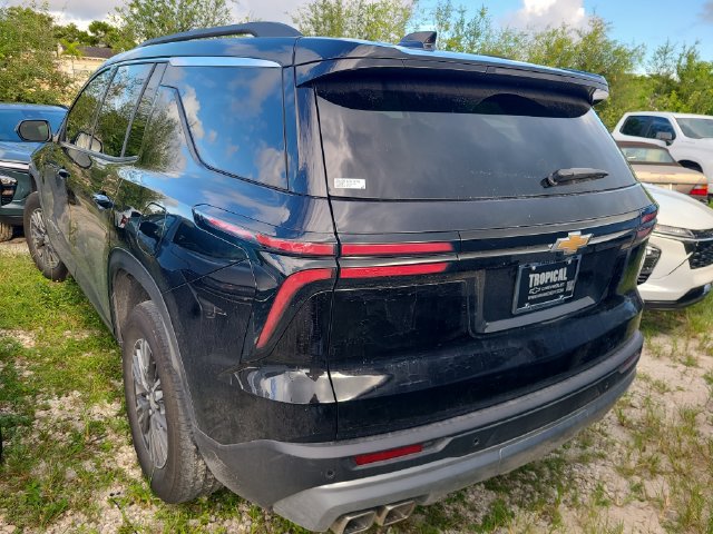Used 2026 Chevrolet Traverse LT FWD image 2