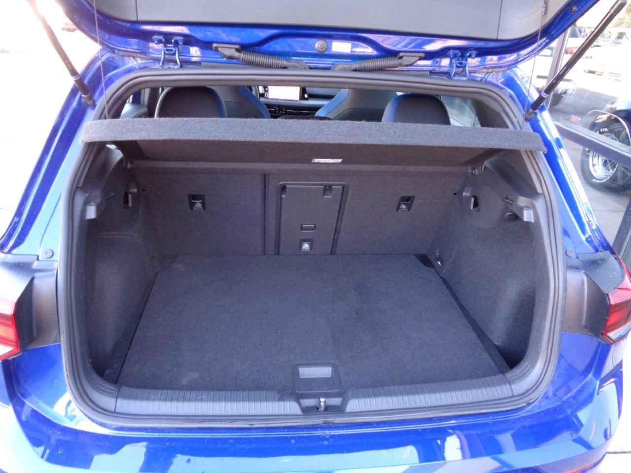 Used 2022 Volkswagen Golf R image 19