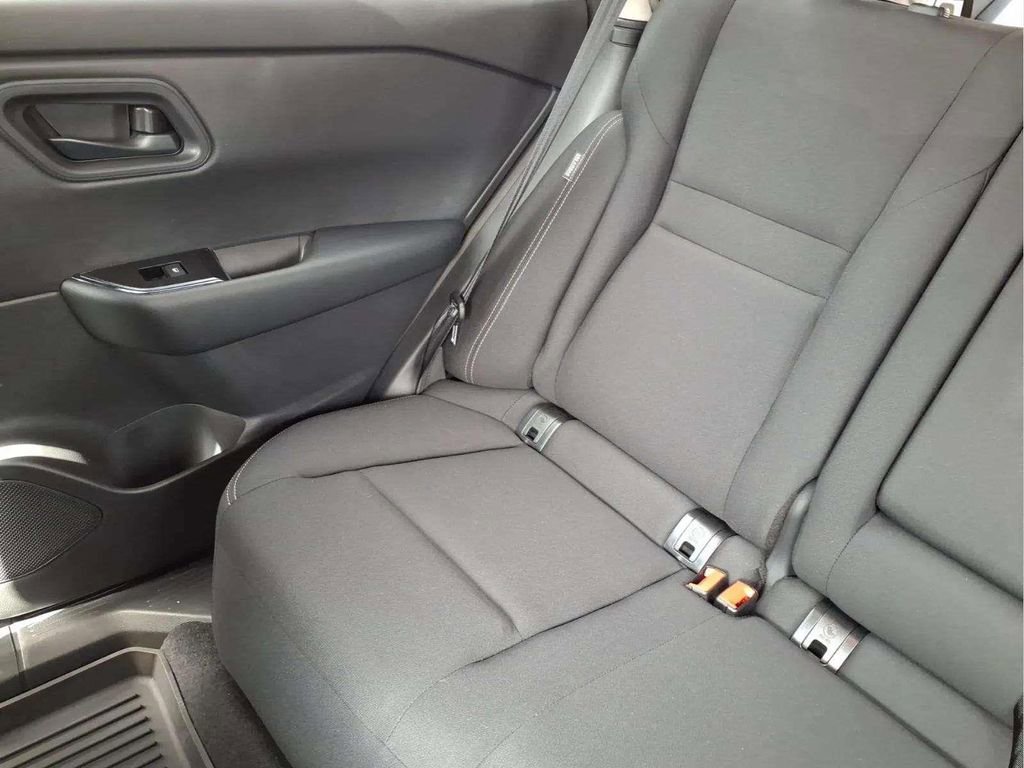 Used 2025 Nissan Rogue S FWD image 15