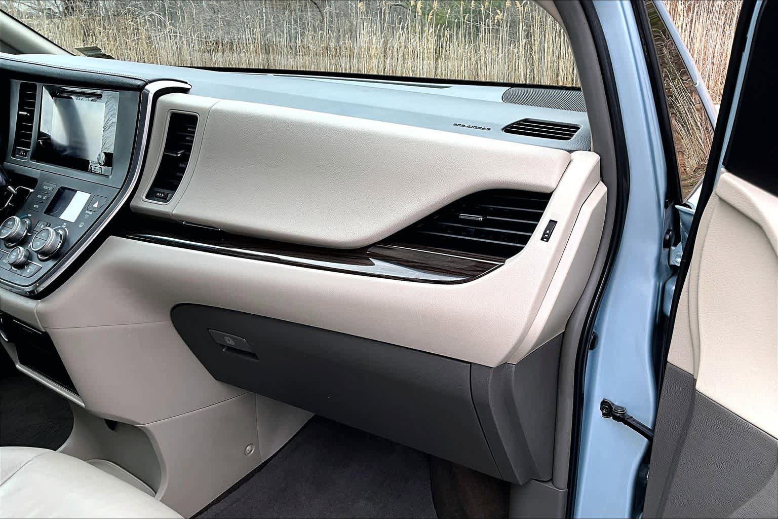 Used 2016 Toyota Sienna XLE w/ XLE Navigation Package image 19