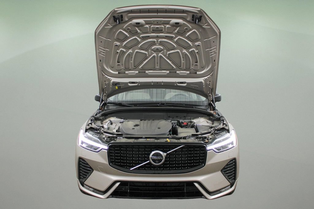 Used 2025 Volvo XC60 B5 Plus w/ Protection Package Premier AWD/4WD image 44