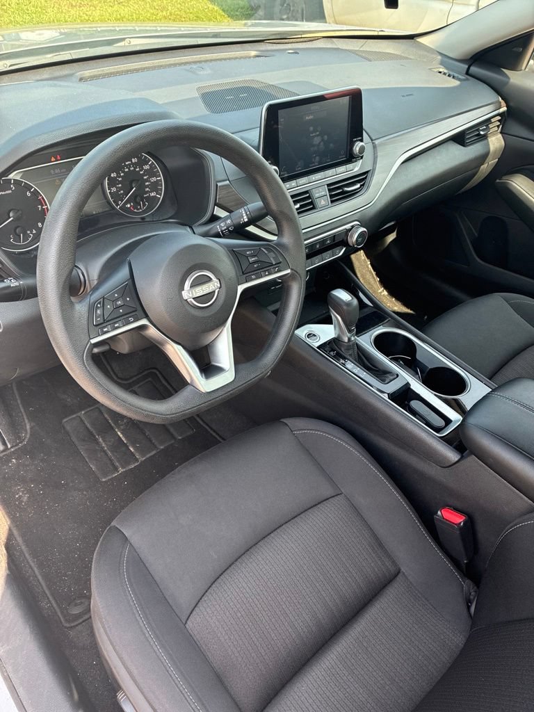 Used 2024 Nissan Altima 2.5 SV FWD image 3