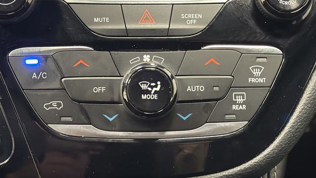 Used 2025 Chrysler Pacifica Limited image 26