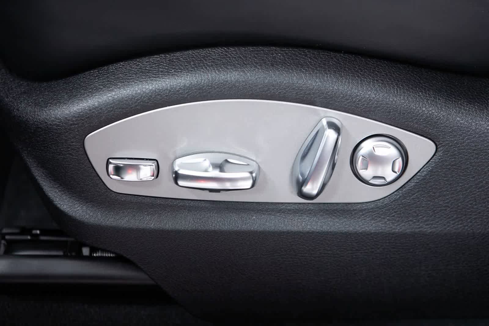 Certified 2026 Porsche Macan AWD/4WD image 25