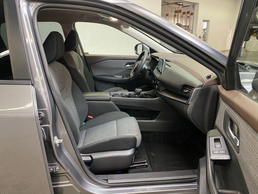 Used 2023 Nissan Rogue SV image 13