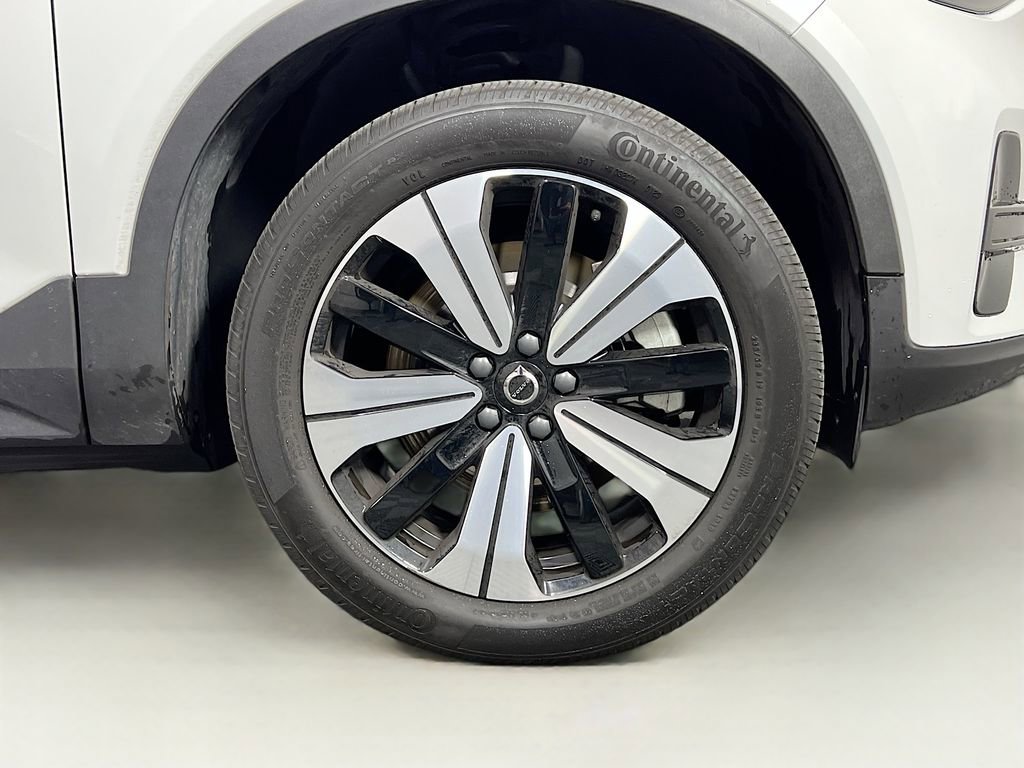 Used 2023 Volvo XC40 Recharge Core image 32