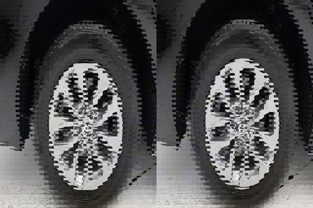 Used 2024 Toyota Sienna LE image 10