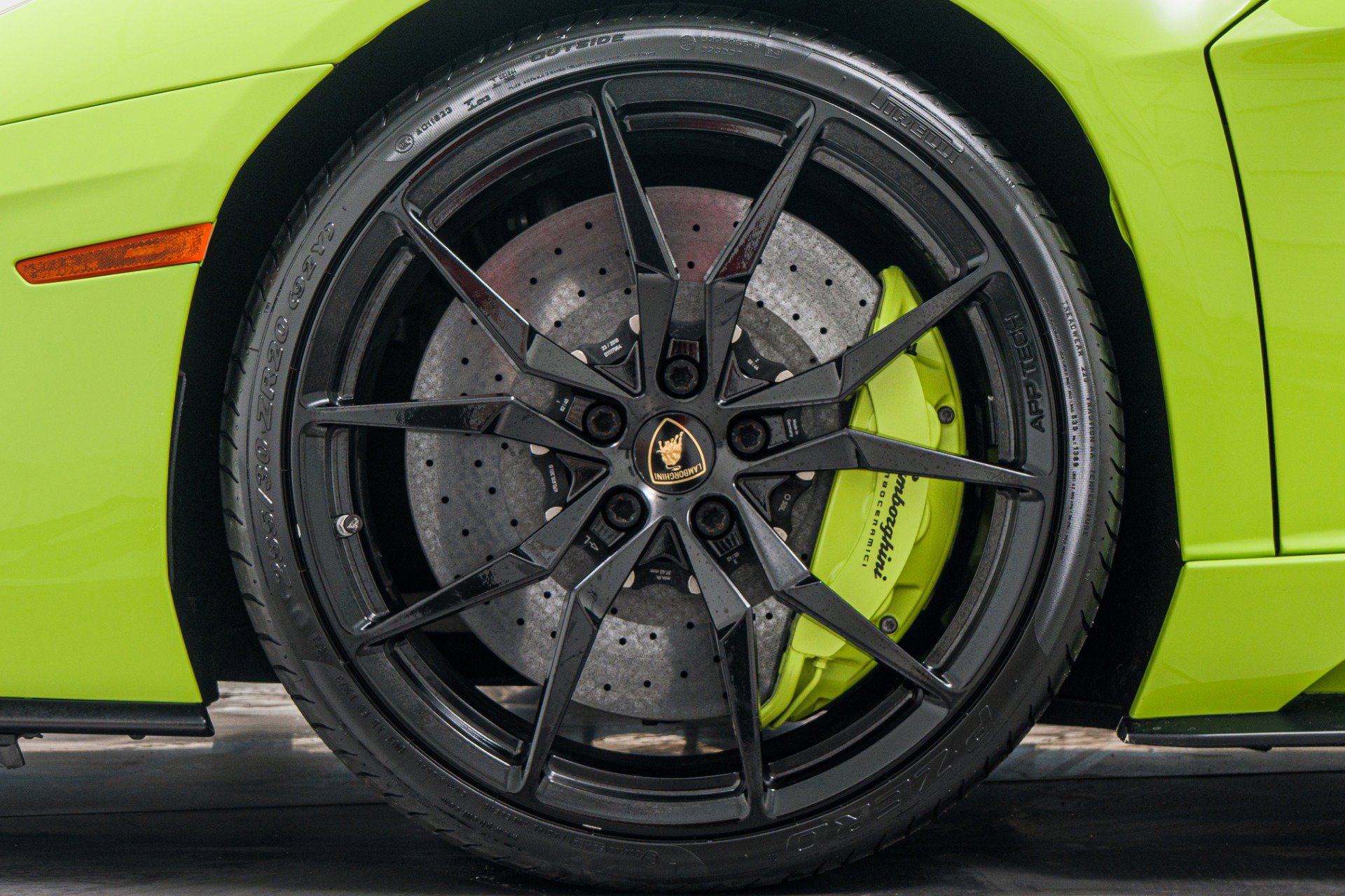 Used 2019 Lamborghini Aventador S image 10