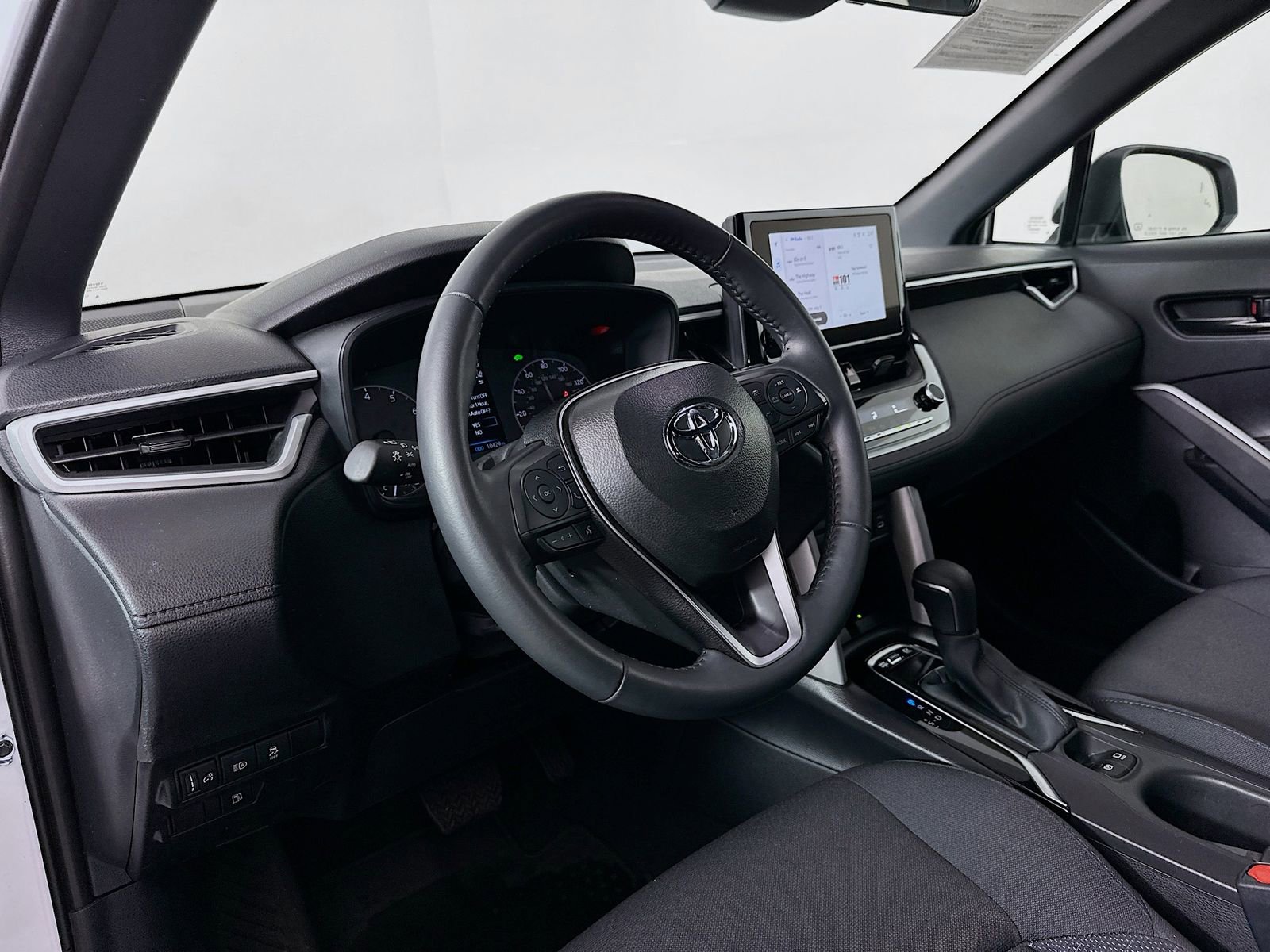 Used 2025 Toyota Corolla Cross AWD Hybrid image 9