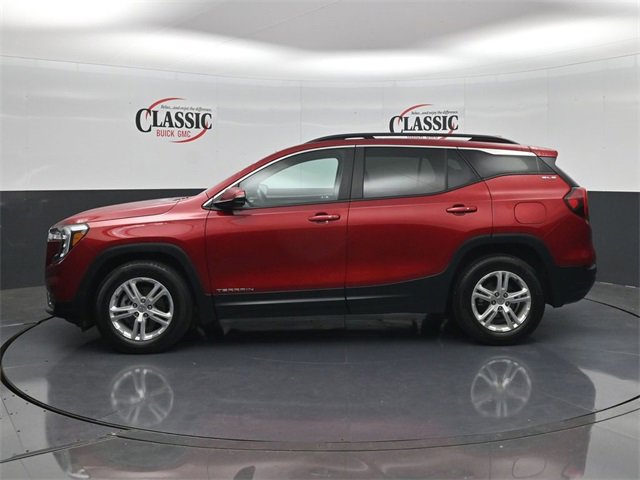 Used 2023 GMC Terrain SLE w/ Driver Convenience Package image 2