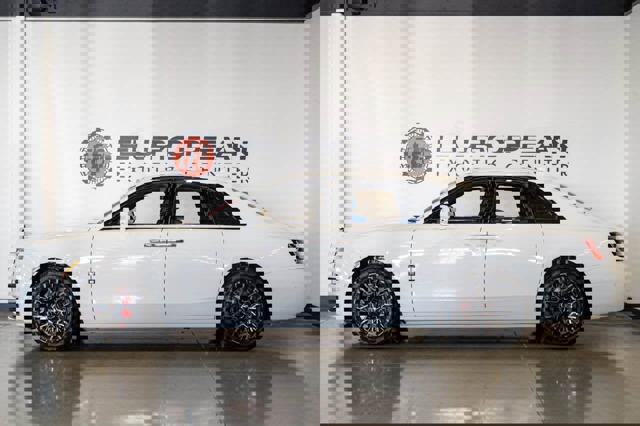 Used 2022 Rolls-Royce Ghost Black Badge image 38