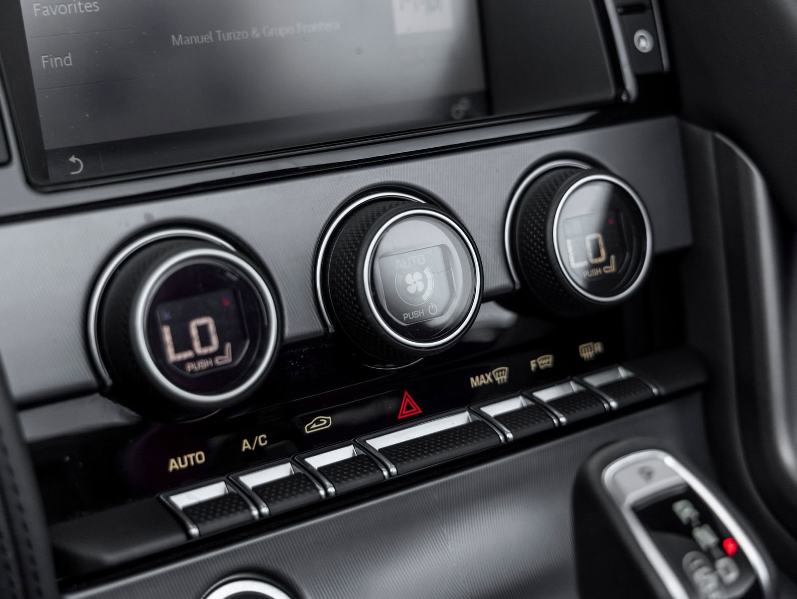 Used 2018 Jaguar F-TYPE R image 34