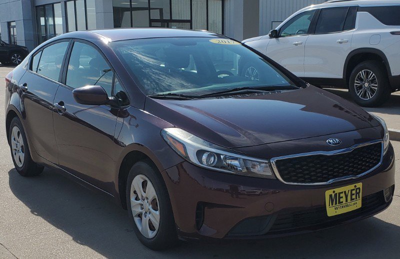 Used 2017 Kia Forte LX image 2