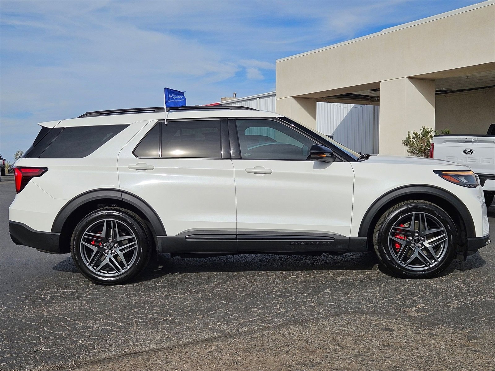 Used 2025 Ford Explorer ST image 4