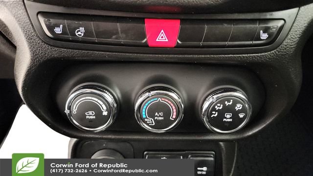 Used 2017 Jeep Renegade Latitude w/ Cold Weather Group image 18