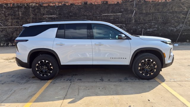 New 2027 Chevrolet Traverse Z71 w/ Enhanced Driving Package AWD/4WD image 8
