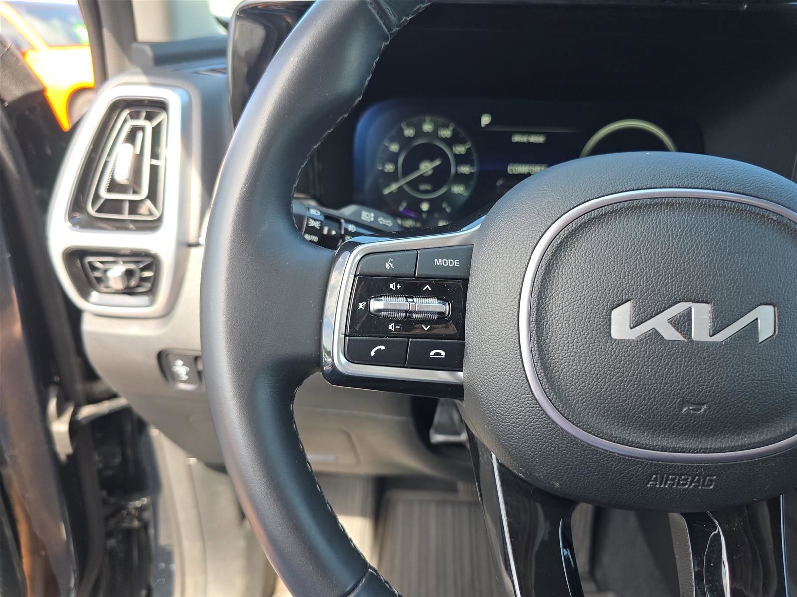 Used 2023 Kia Sorento SX FWD image 31