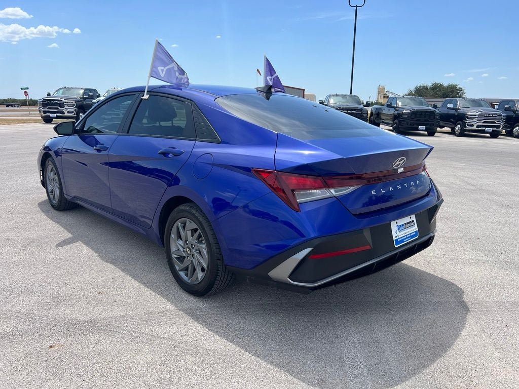 Used 2024 Hyundai Elantra SEL FWD image 3