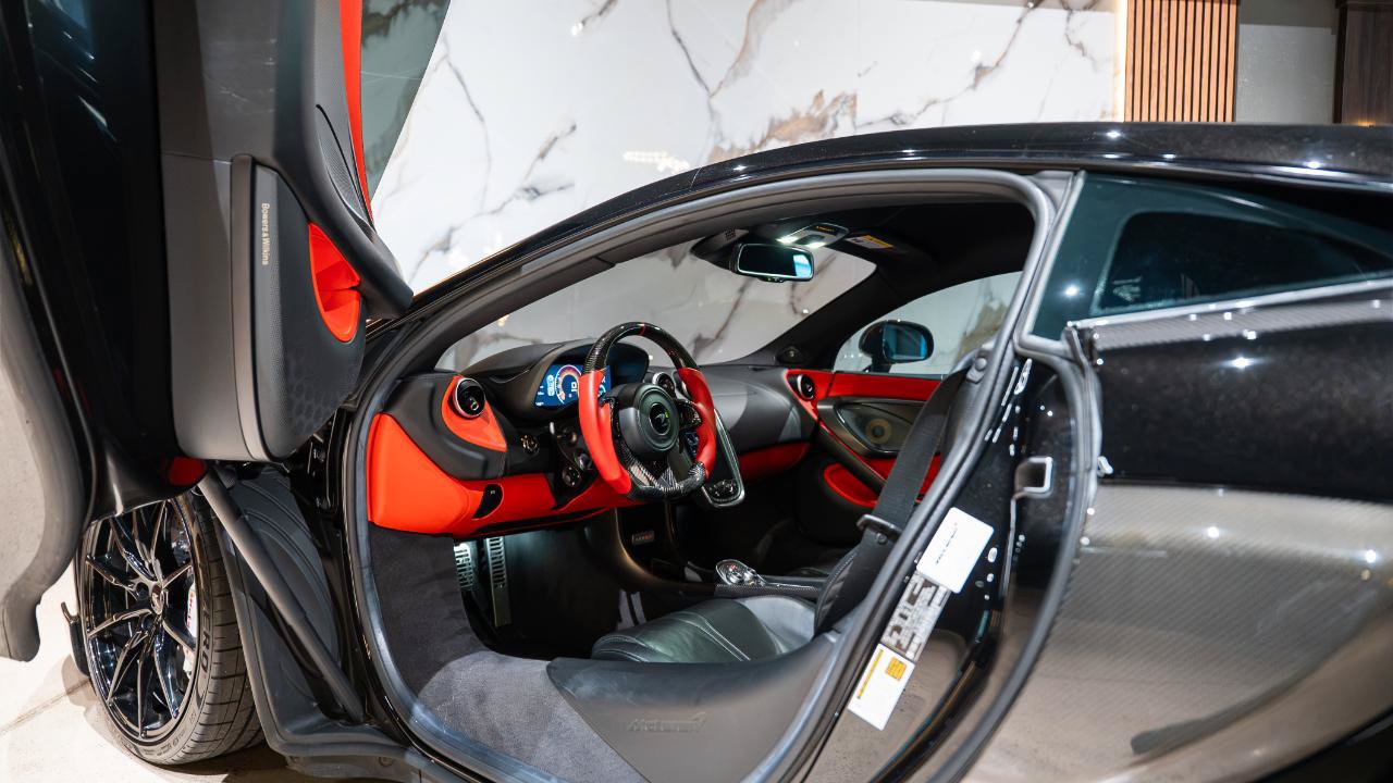 Used 2019 McLaren 600LT RWD image 14