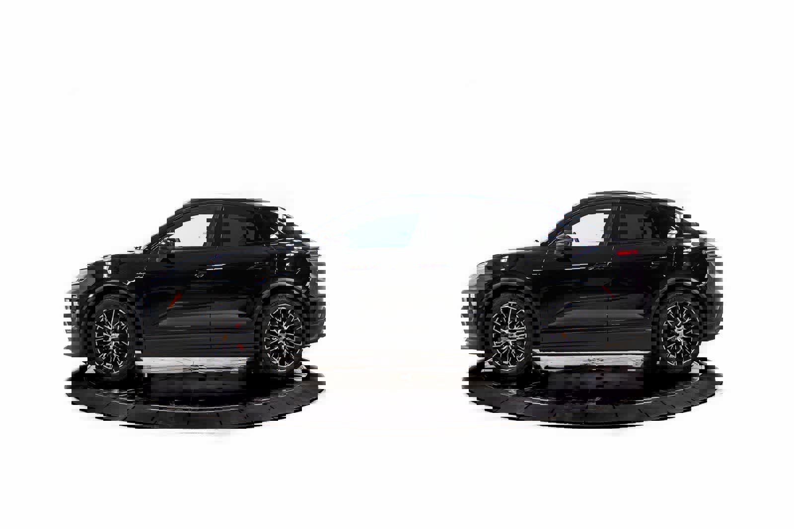 Certified 2025 Porsche Macan 4S Electric AWD/4WD image 2