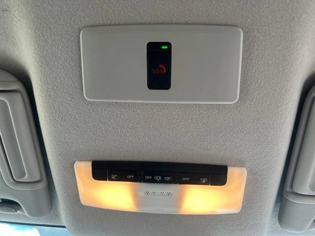 Used 2024 Nissan Versa SR FWD image 31