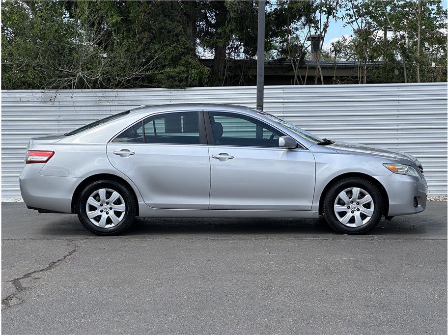 Used 2011 Toyota Camry FWD image 9