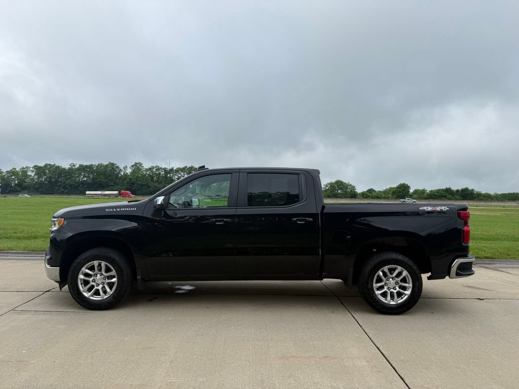 Used 2023 Chevrolet Silverado 1500 LT AWD/4WD image 8