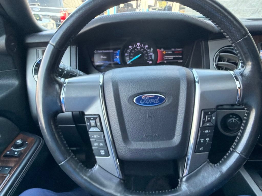 Used 2016 Ford Expedition Platinum AWD/4WD image 26