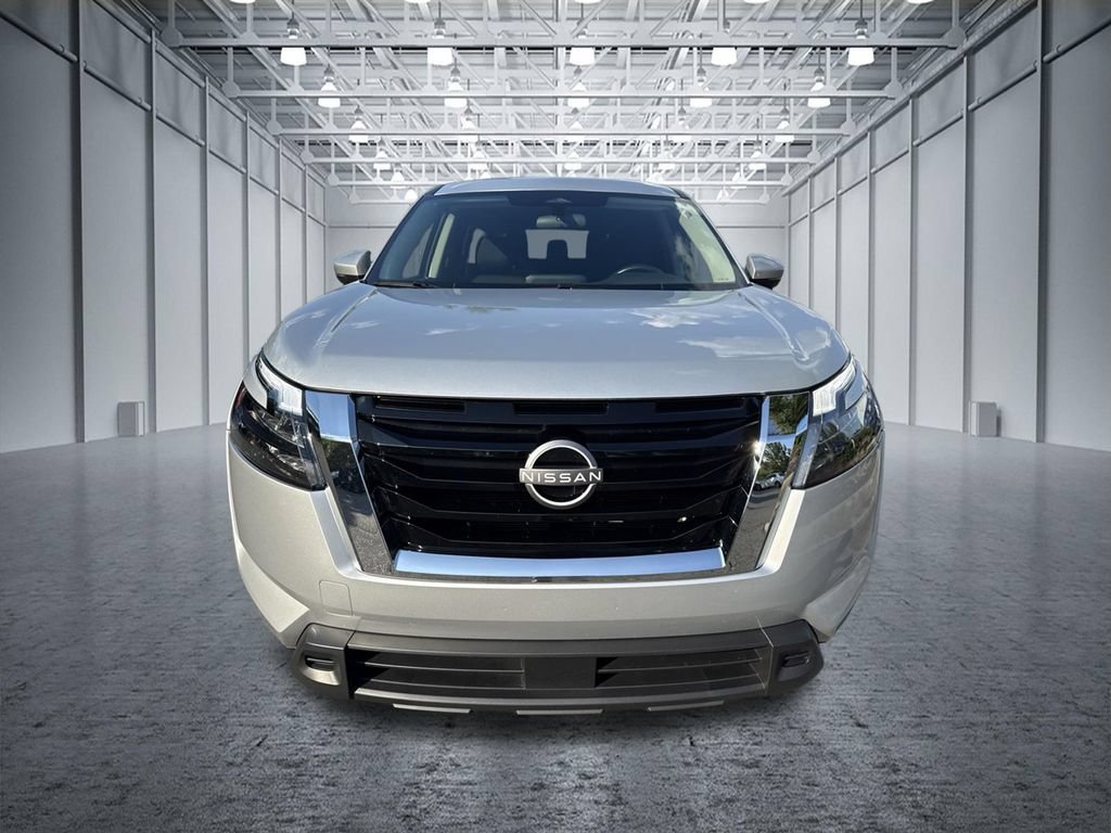 Used 2025 Nissan Pathfinder SV FWD image 2