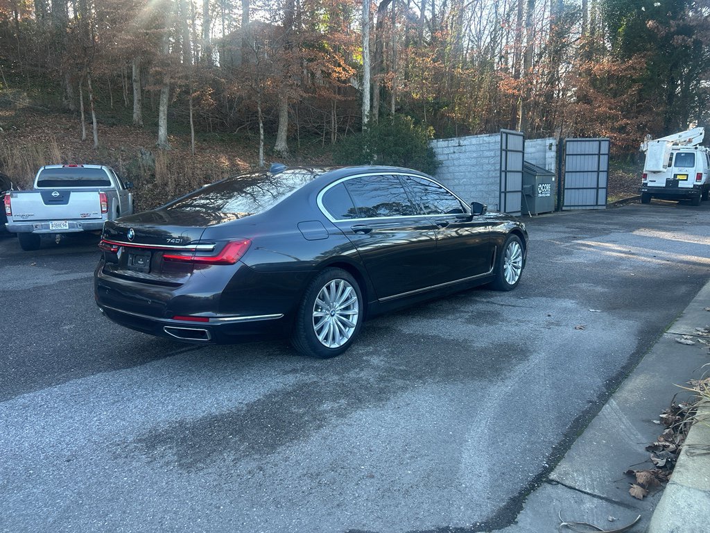 Used 2022 BMW 740i xDrive w/ Premium Package image 3