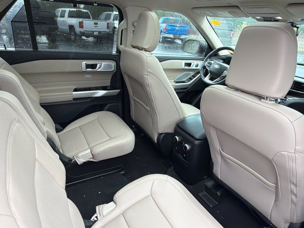 Used 2024 Ford Explorer Limited w/ Limited Technology Package RWD image 15