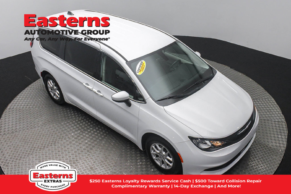 Used 2022 Chrysler Voyager LX FWD image 4