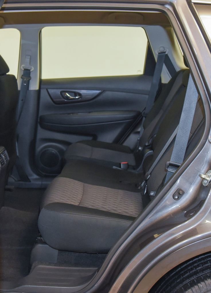 Used 2018 Nissan Rogue S image 4