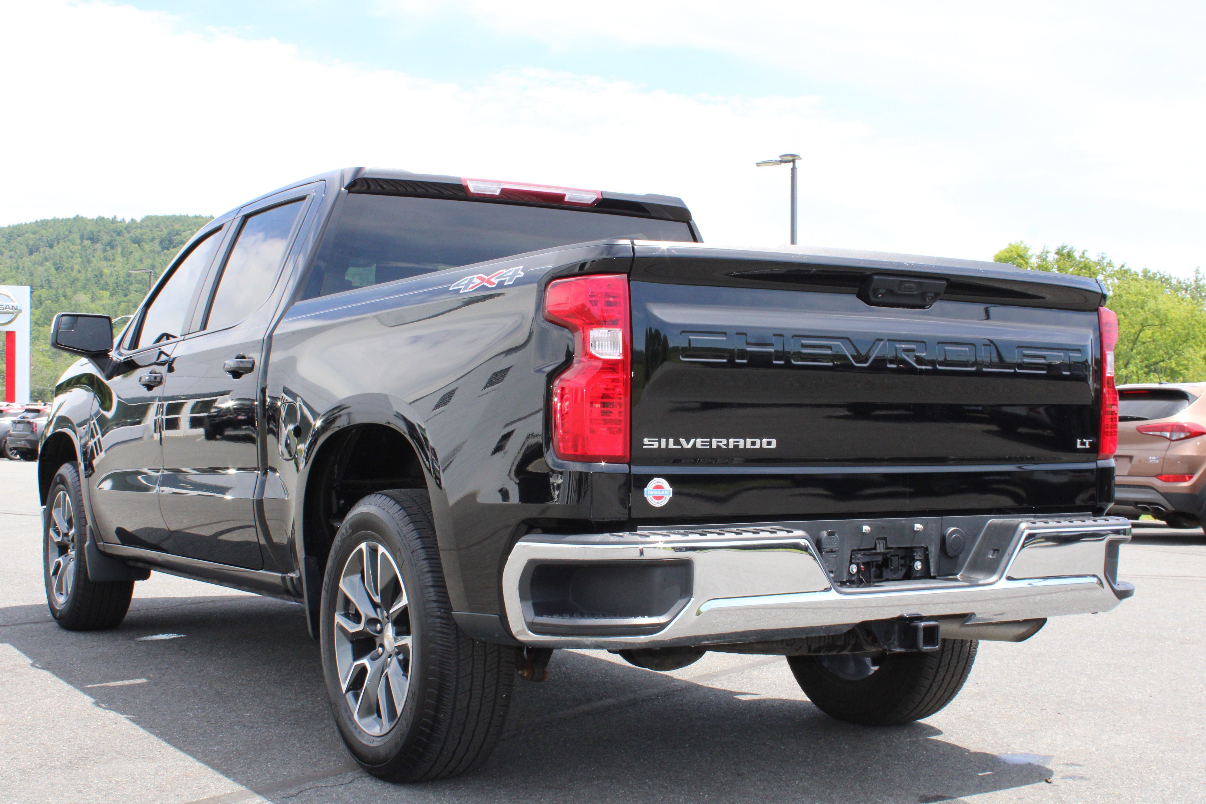Used 2023 Chevrolet Silverado 1500 LT AWD/4WD image 11