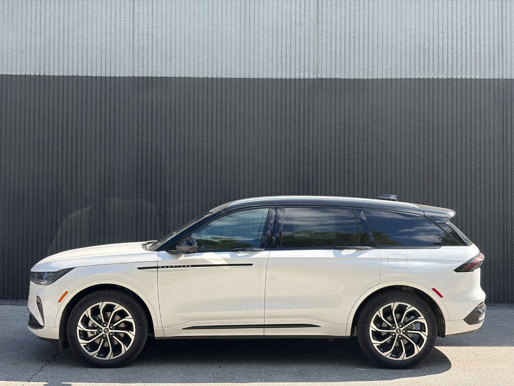 New 2026 Lincoln Nautilus Reserve AWD/4WD image 4