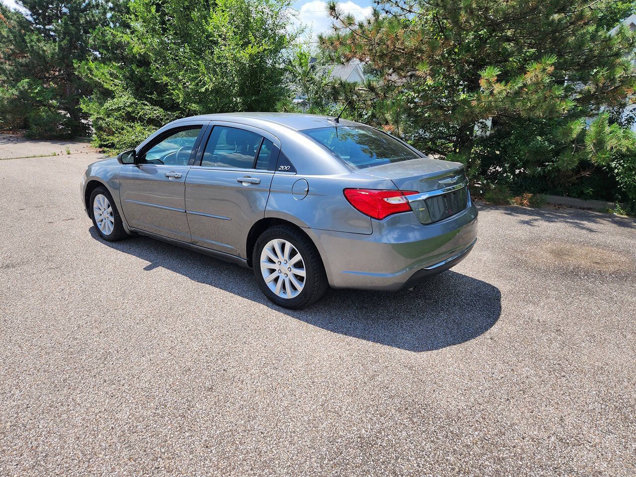 Used 2012 Chrysler 200 Touring FWD image 4