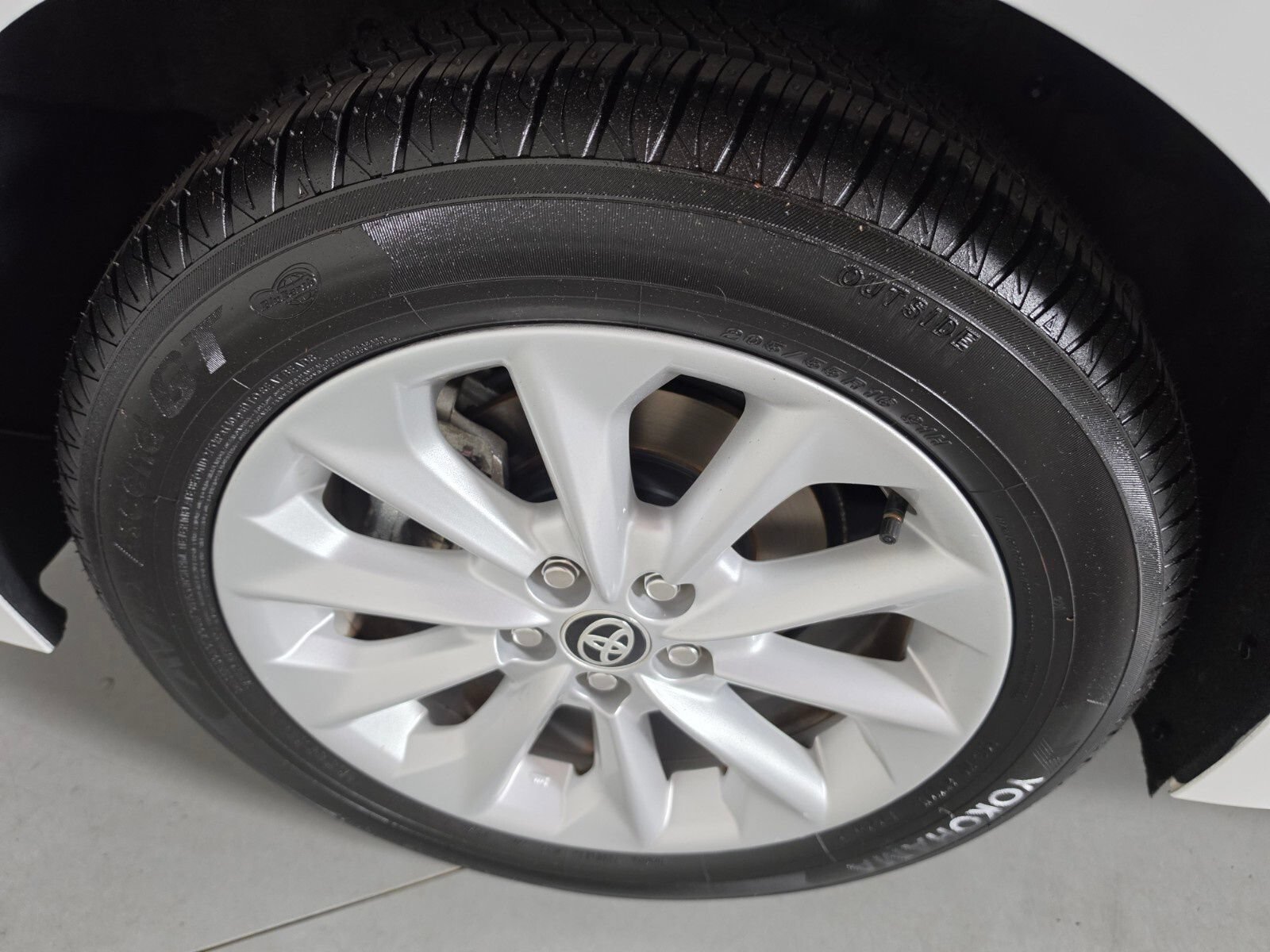 Used 2021 Toyota Corolla LE w/ LE Convenience Package FWD image 11